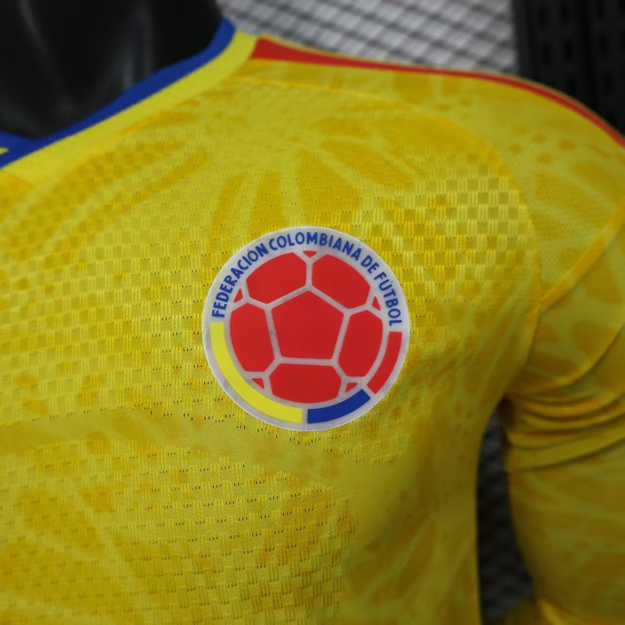 CAMISETA COLOMBIA MANGA LARGA ll MUNDIAL (VERSION JUGADOR)