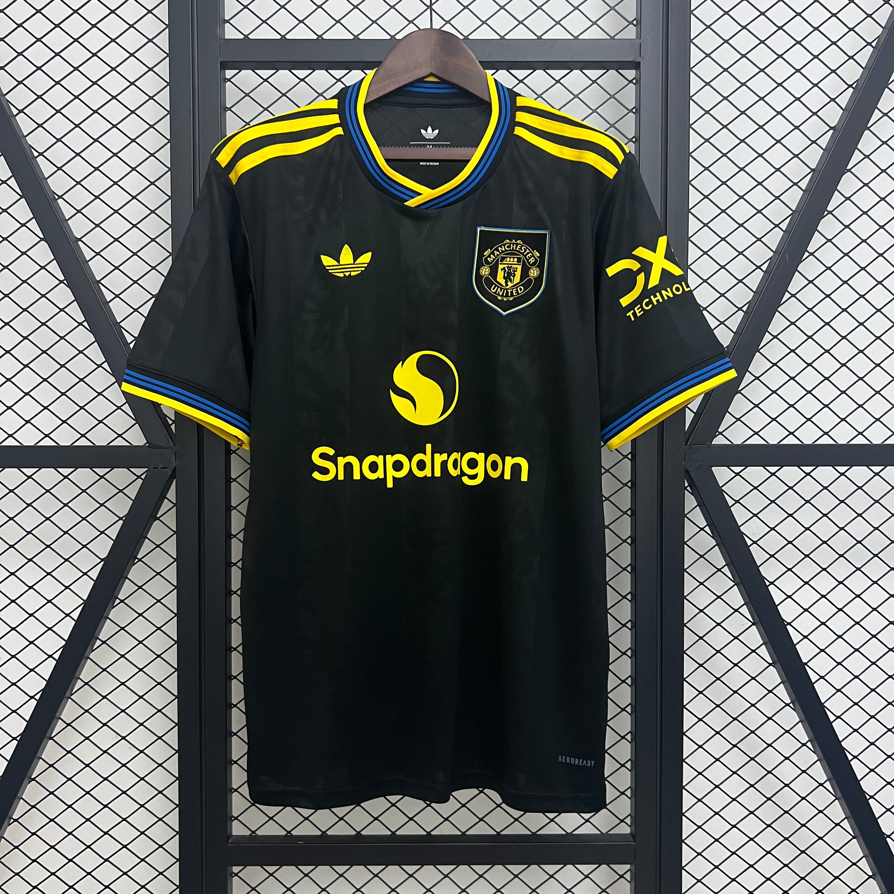 MANCHESTER UNITED ll 25/26 (VERSION HINCHA)