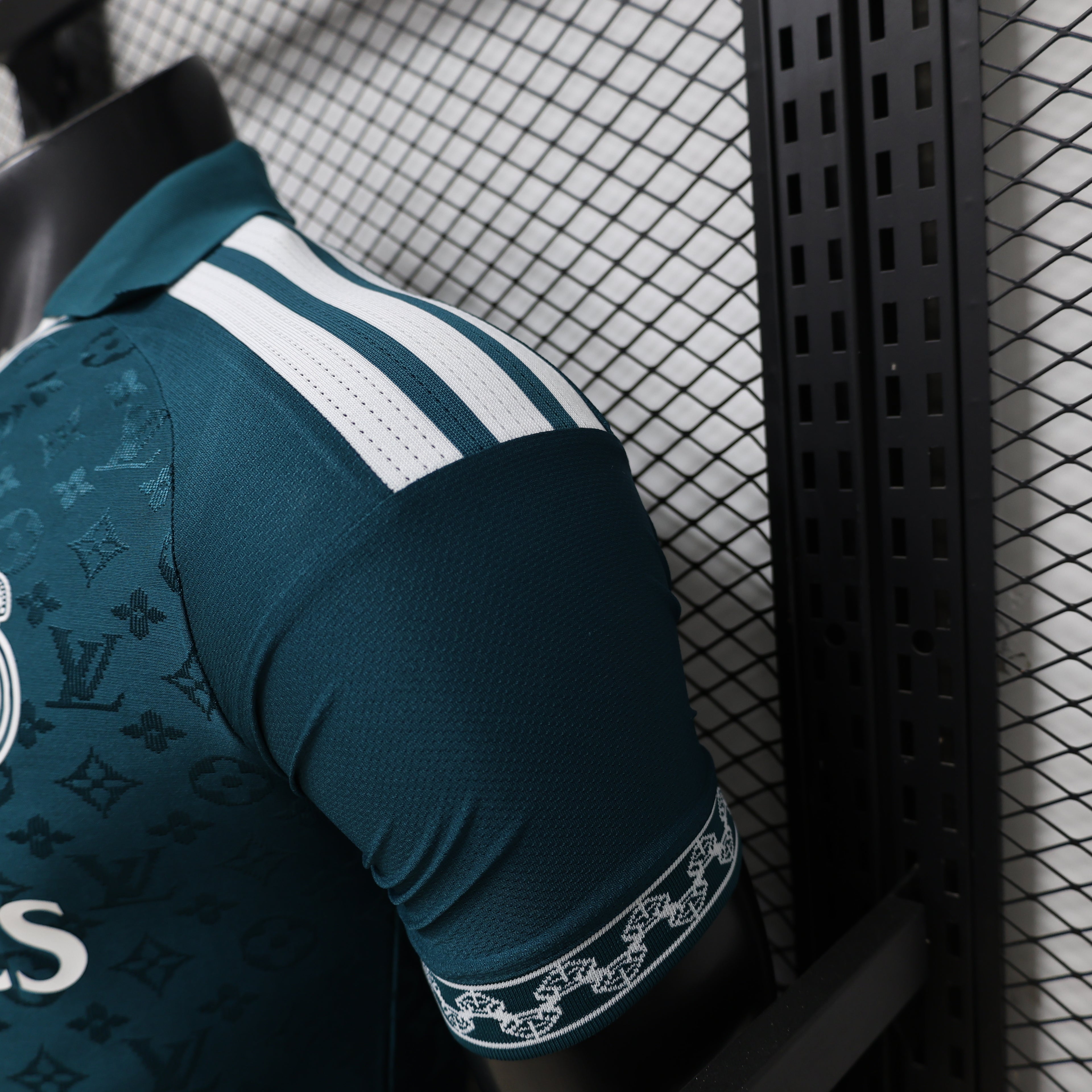 CAMISETA REAL MADRID EDICION ESPECIAL ll  (VERSION JUGADOR)