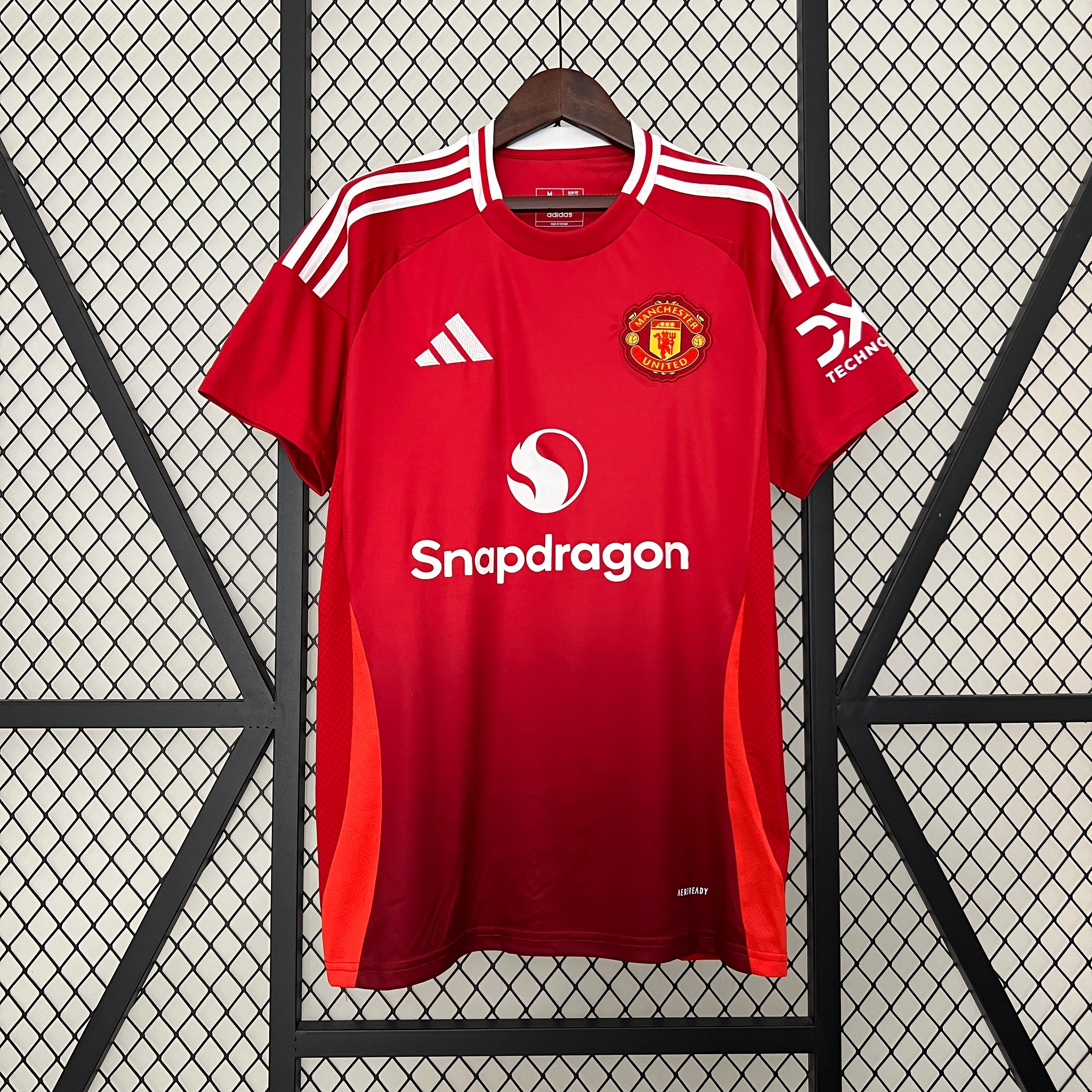 MANCHESTER UNITED ll 24/25 (VERSION HINCHA)