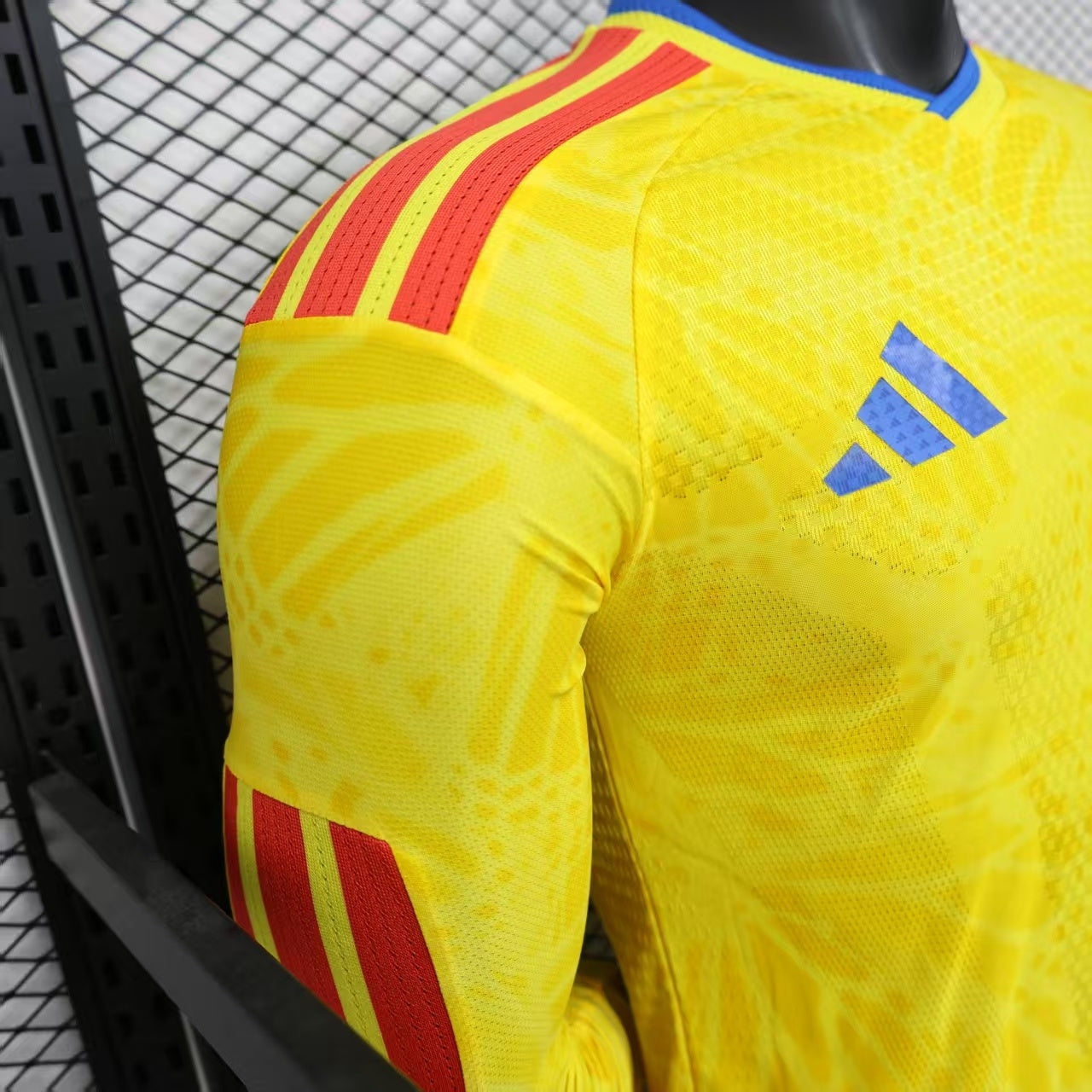 CAMISETA COLOMBIA MANGA LARGA ll MUNDIAL (VERSION JUGADOR)