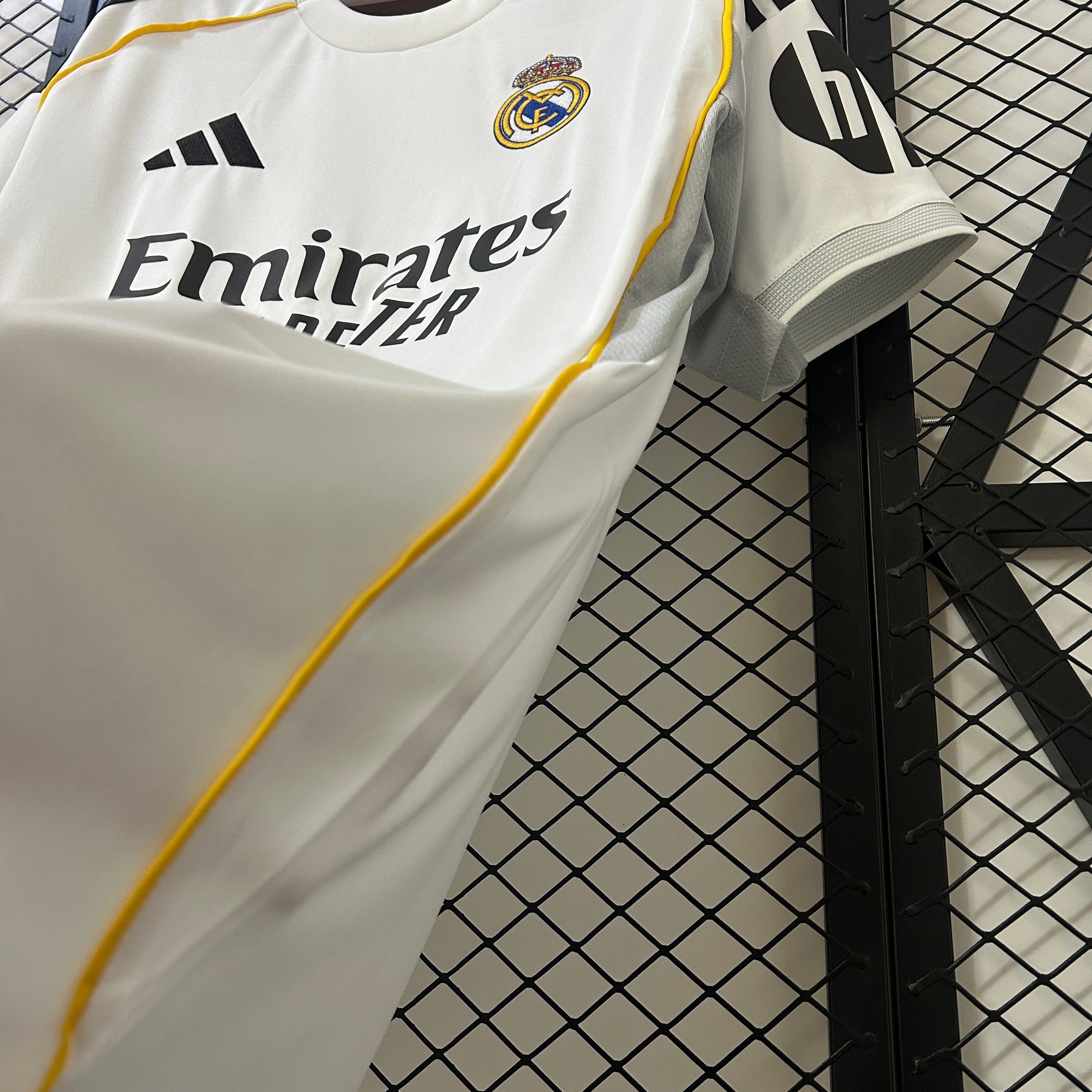 REAL MADRID AWAY JERSEY 25/26 (FAN VERSION)