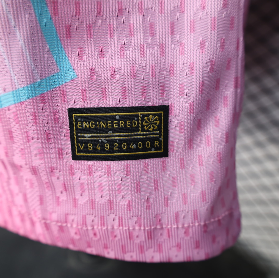 CAMISETA BARCELONA ROSADA EDICION ESPECIAL ll 25/26 (VERSION JUGADOR)