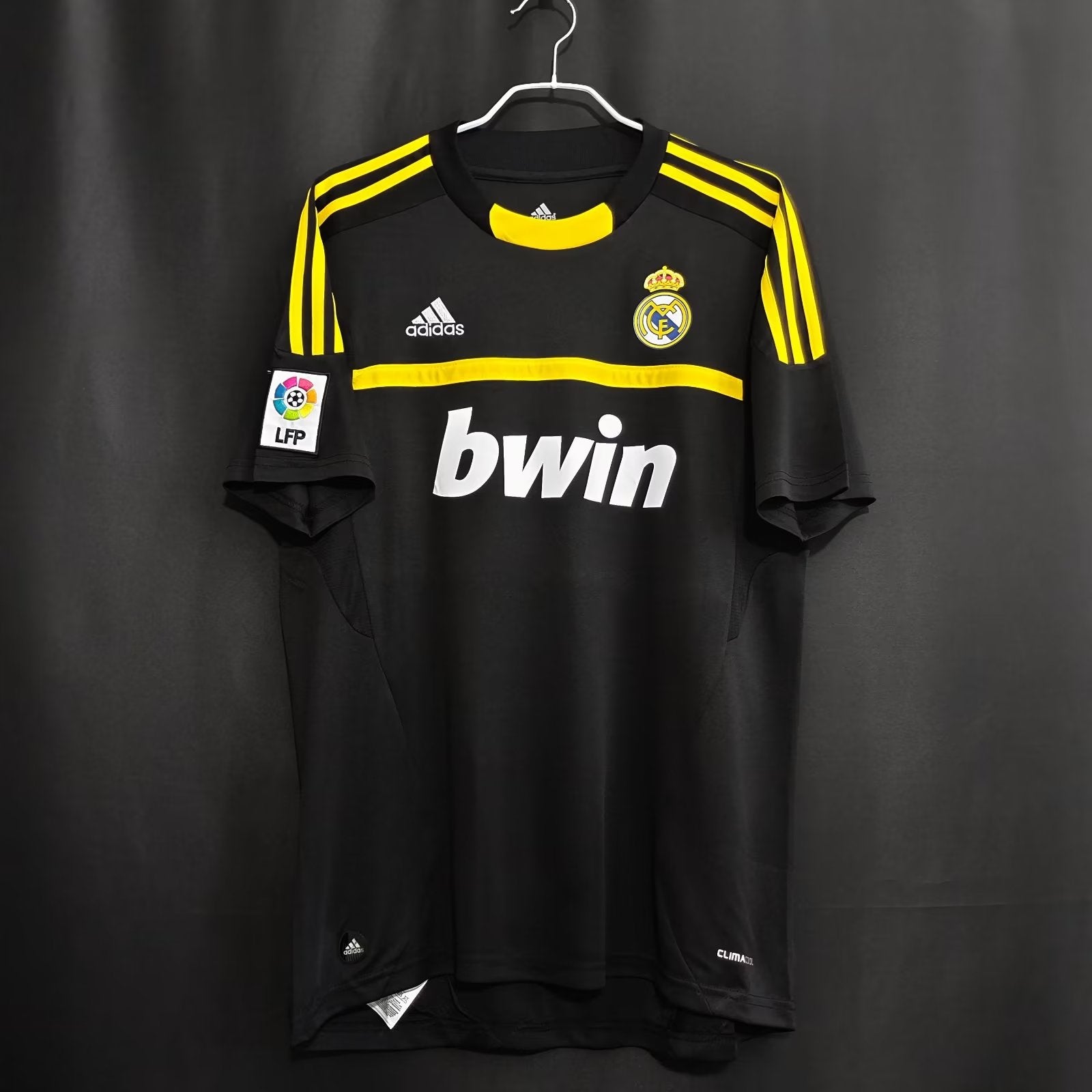 REAL MADRID RETRO GOALKEEPER JERSEY II 2011/12
