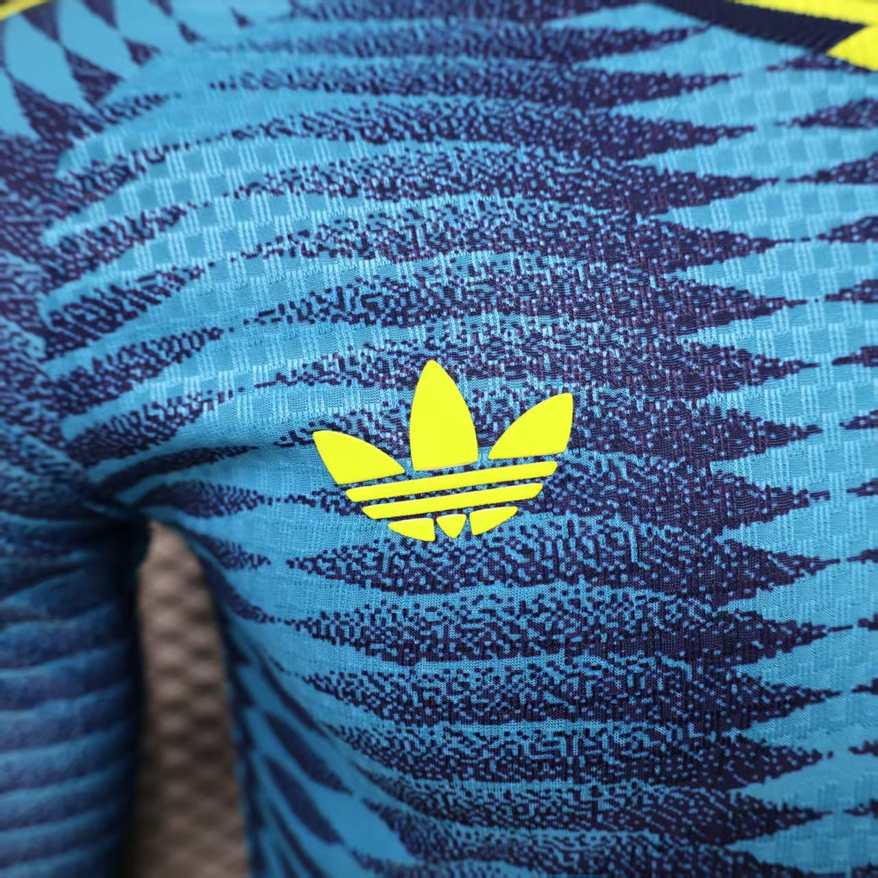 CAMISETA COLOMBIA MANGA LARGA ll MUNDIAL (VERSION JUGADOR)