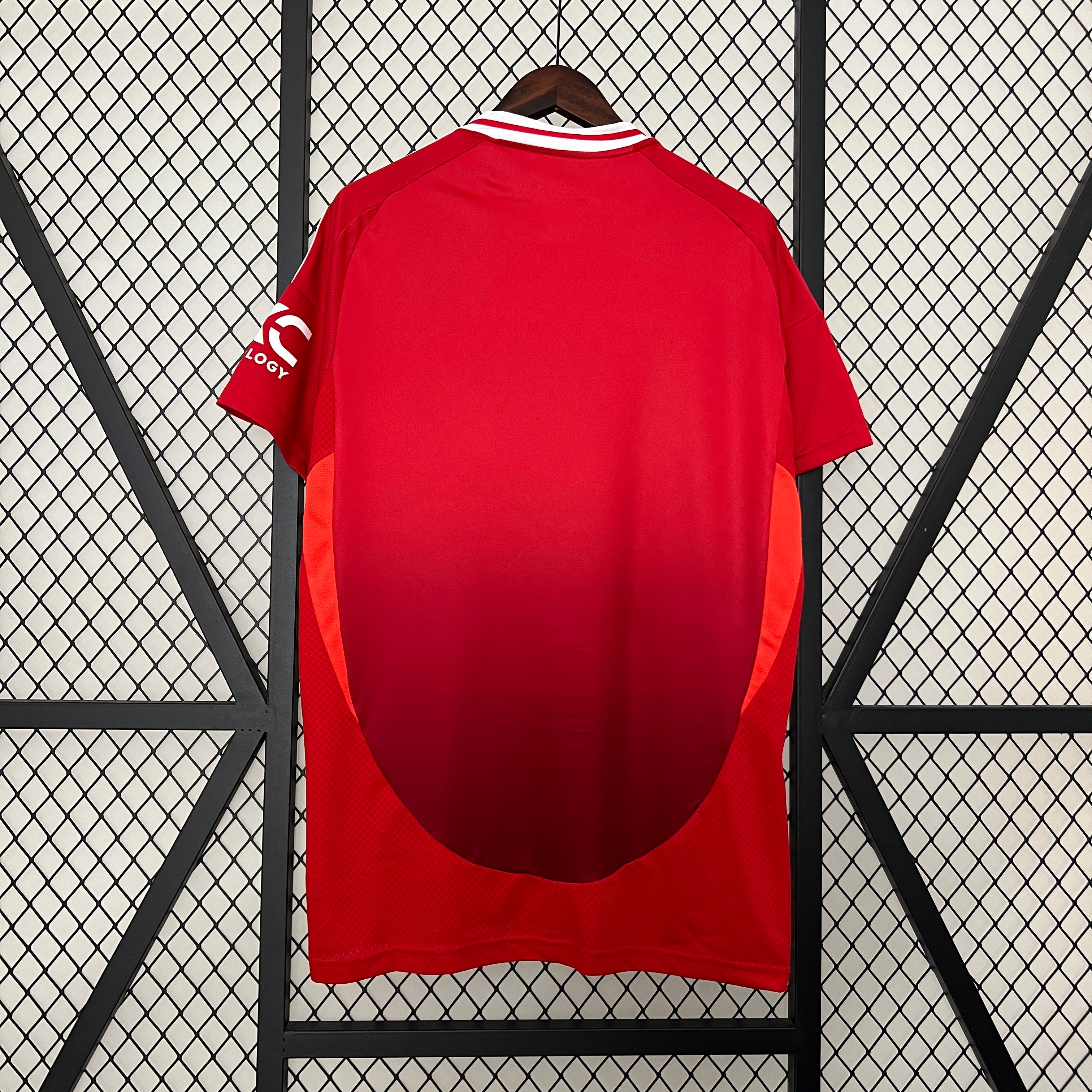 MANCHESTER UNITED ll 24/25 (VERSION HINCHA)