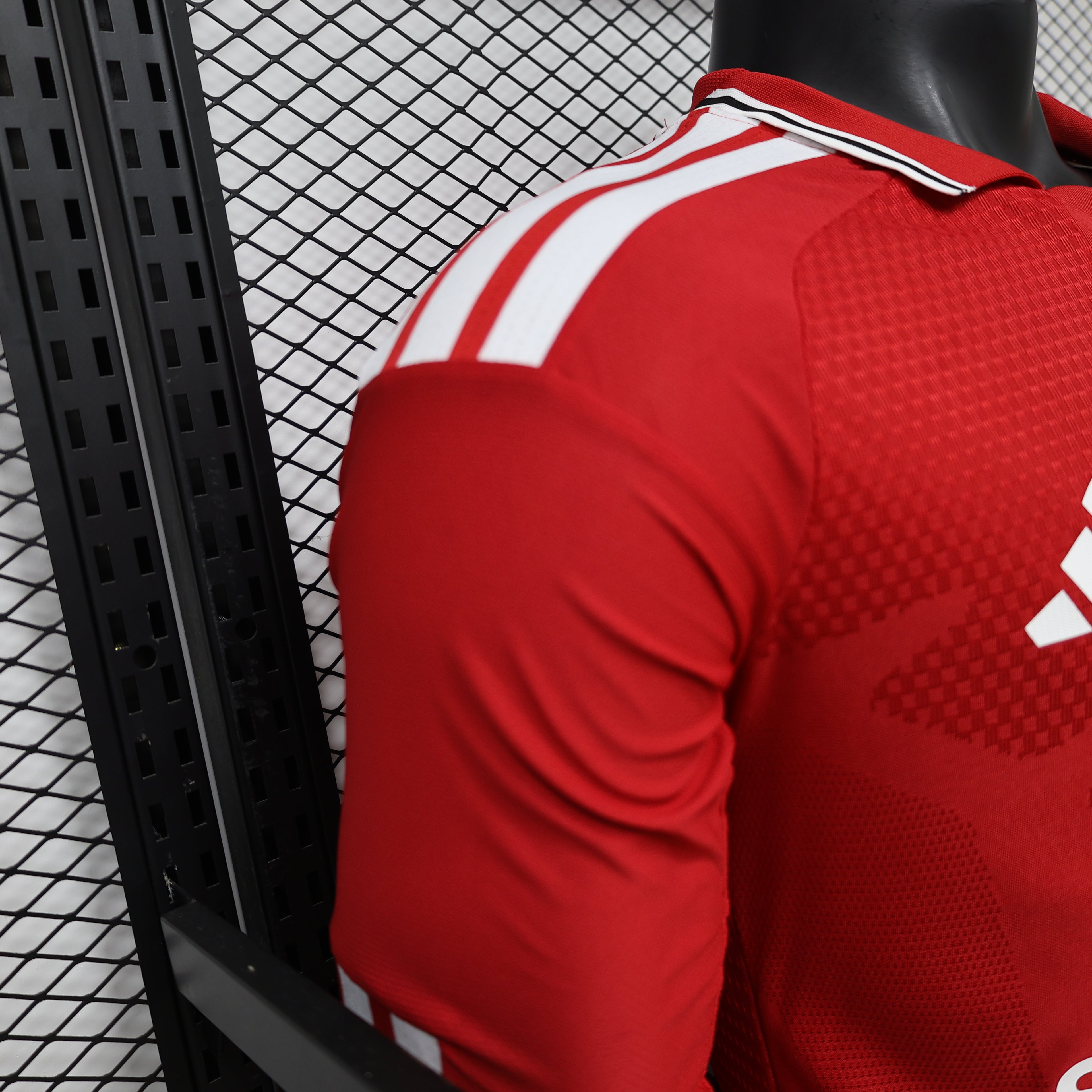 CAMISETA MANCHESTER UNITED MANGA LARGA ll 26/27 (VERSION JUGADOR)