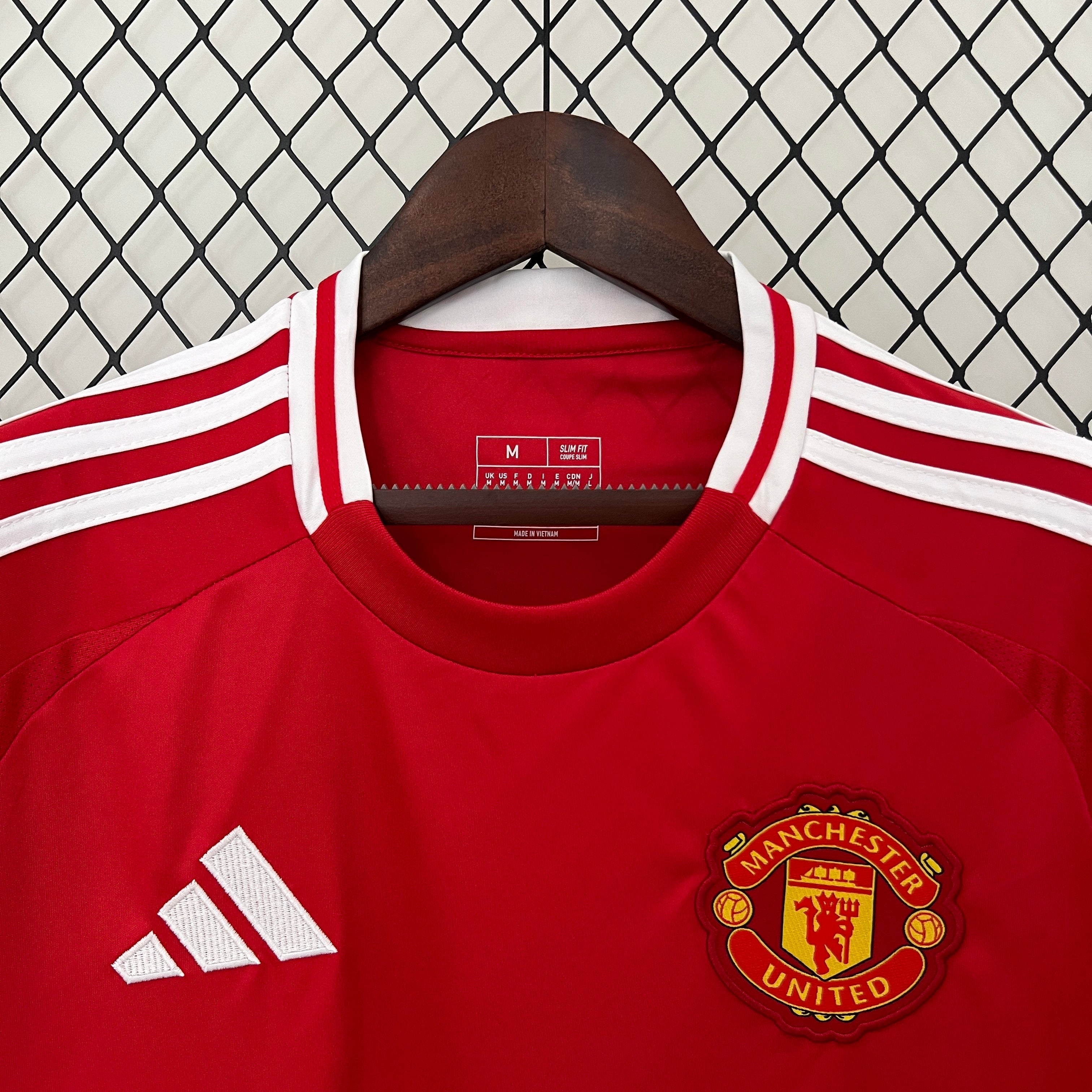 MANCHESTER UNITED ll 24/25 (VERSION HINCHA)