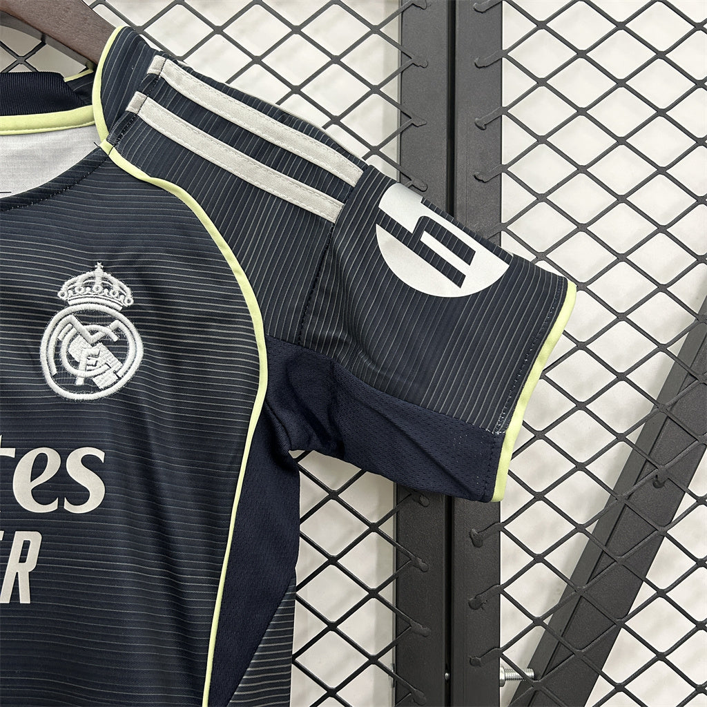 REAL MADRID KIT 25/26 (KIDS' VERSION)