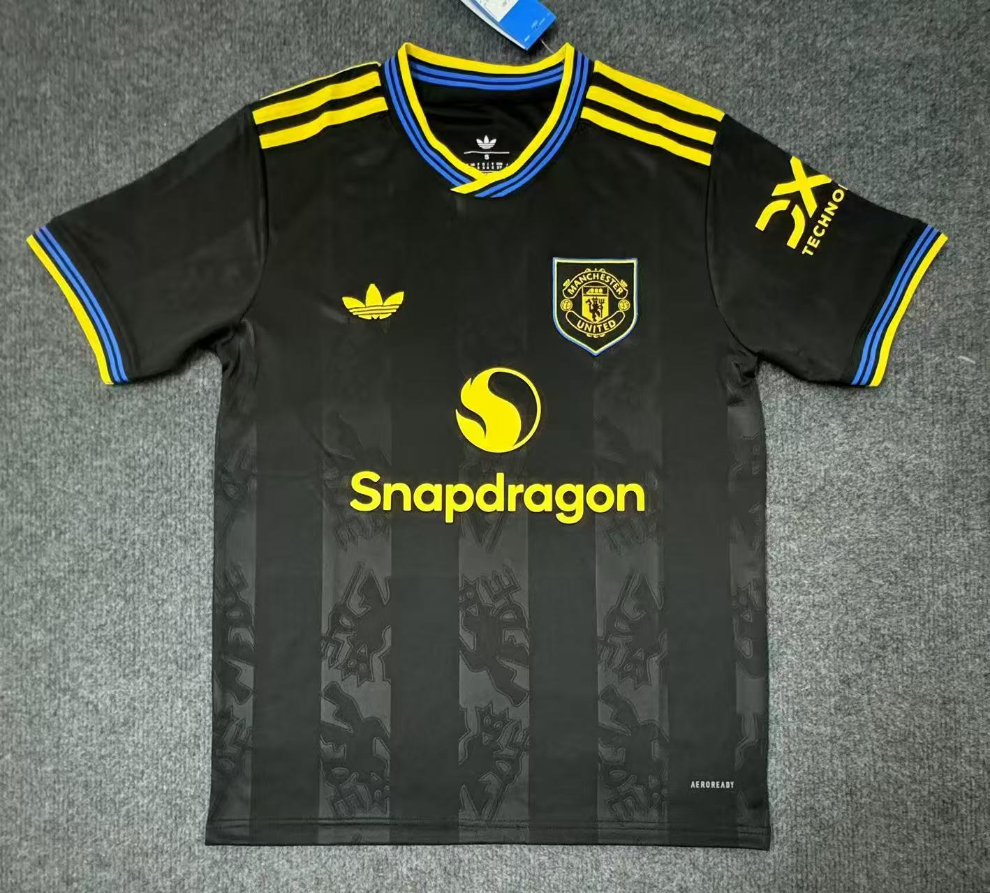 MANCHESTER UNITED ll 25/26 (VERSION HINCHA)