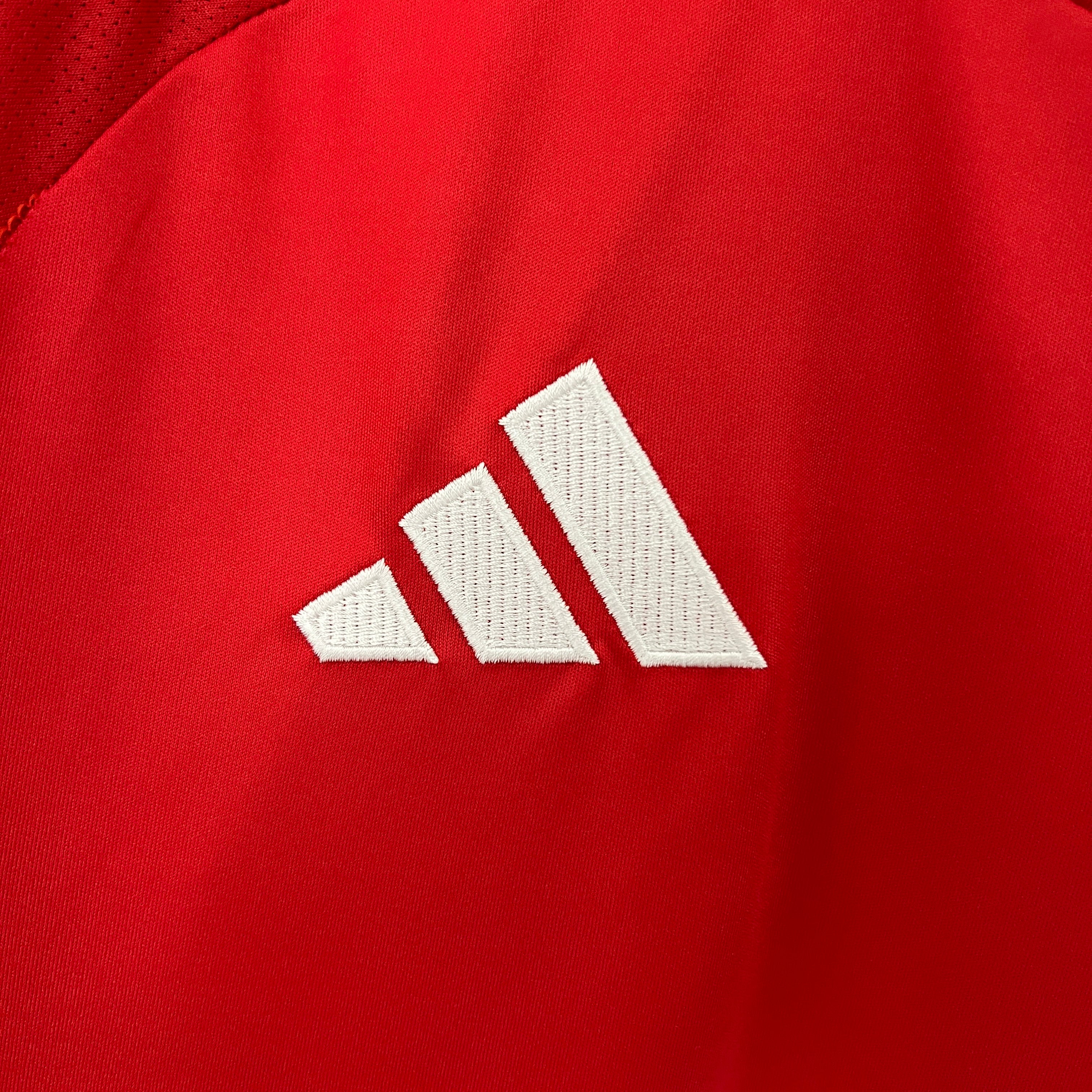 MANCHESTER UNITED ll 24/25 (VERSION HINCHA)