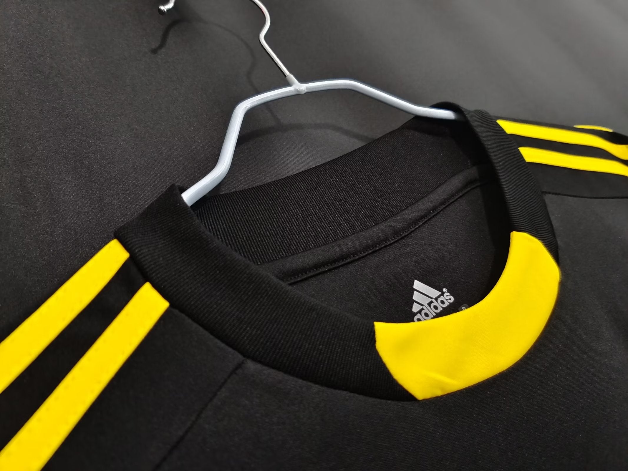REAL MADRID RETRO GOALKEEPER JERSEY II 2011/12
