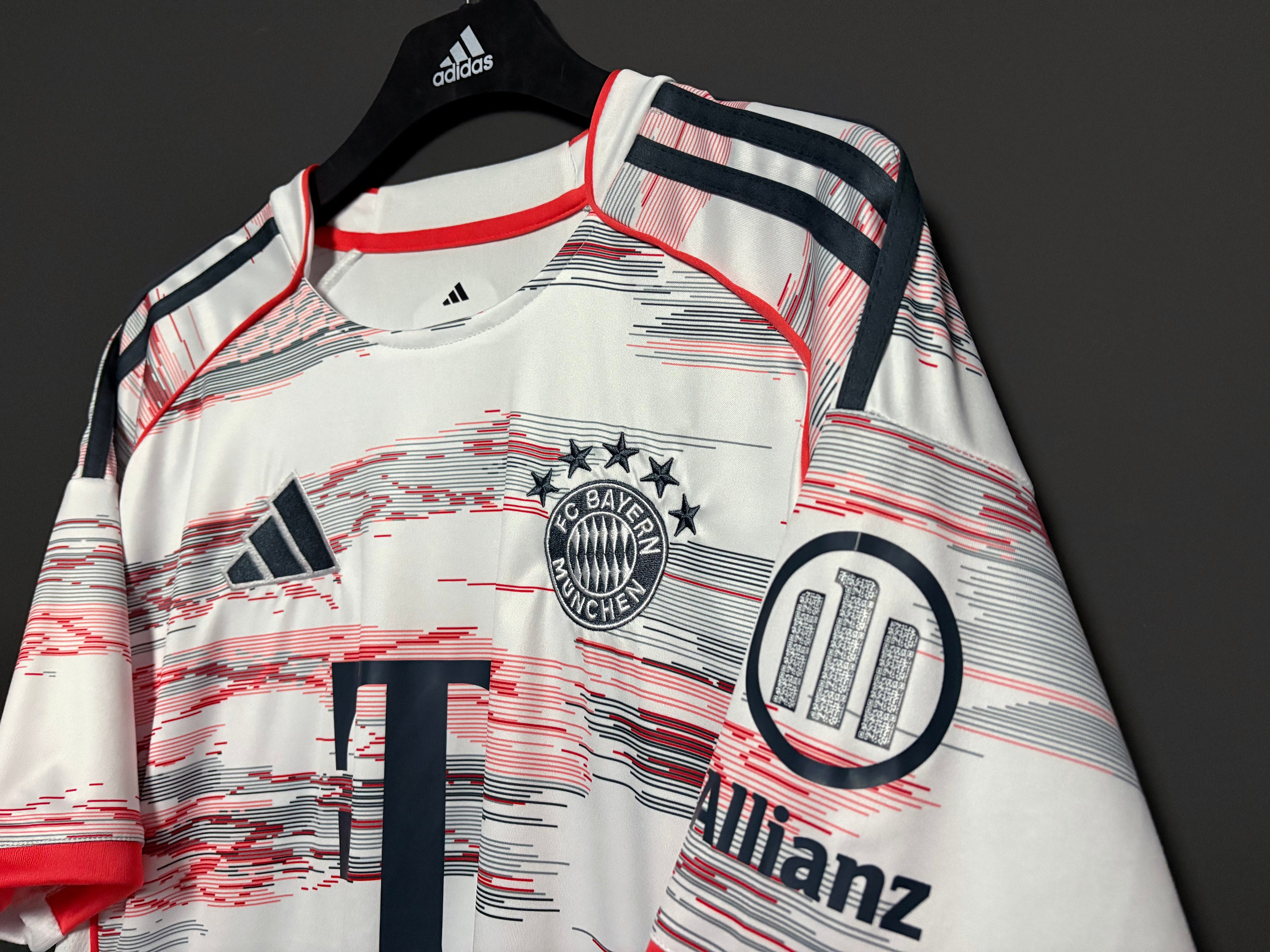 CAMISETA BAYERN MUNICH ll  (VERSION HINCHA Y MUJER)