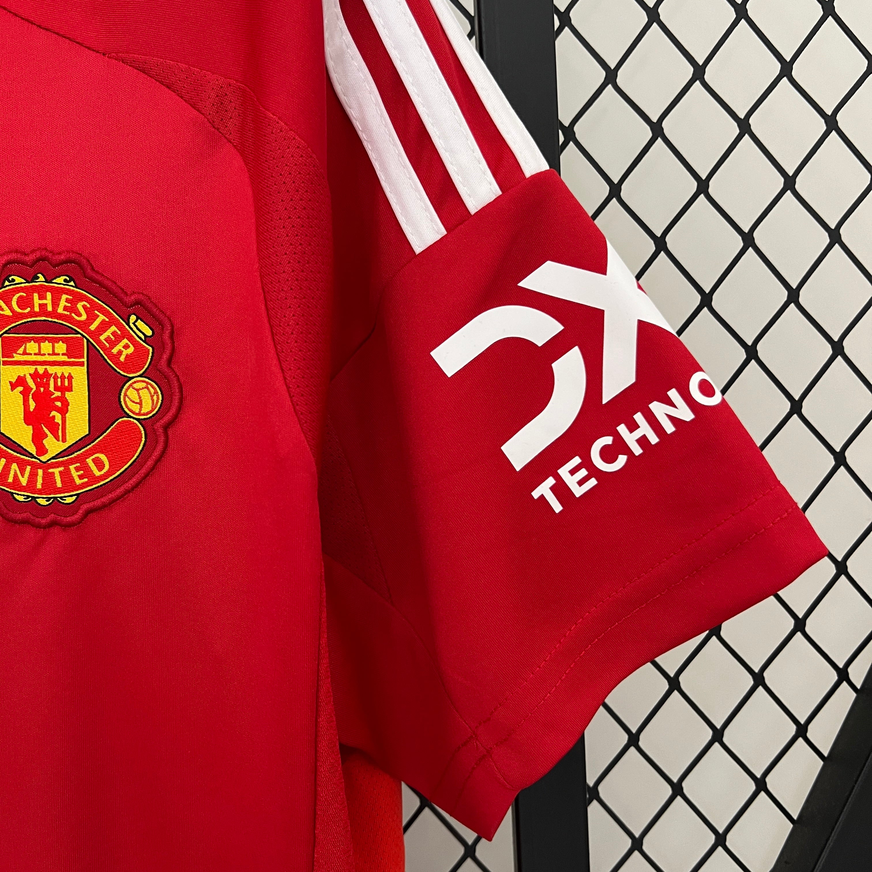 MANCHESTER UNITED ll 24/25 (VERSION HINCHA)