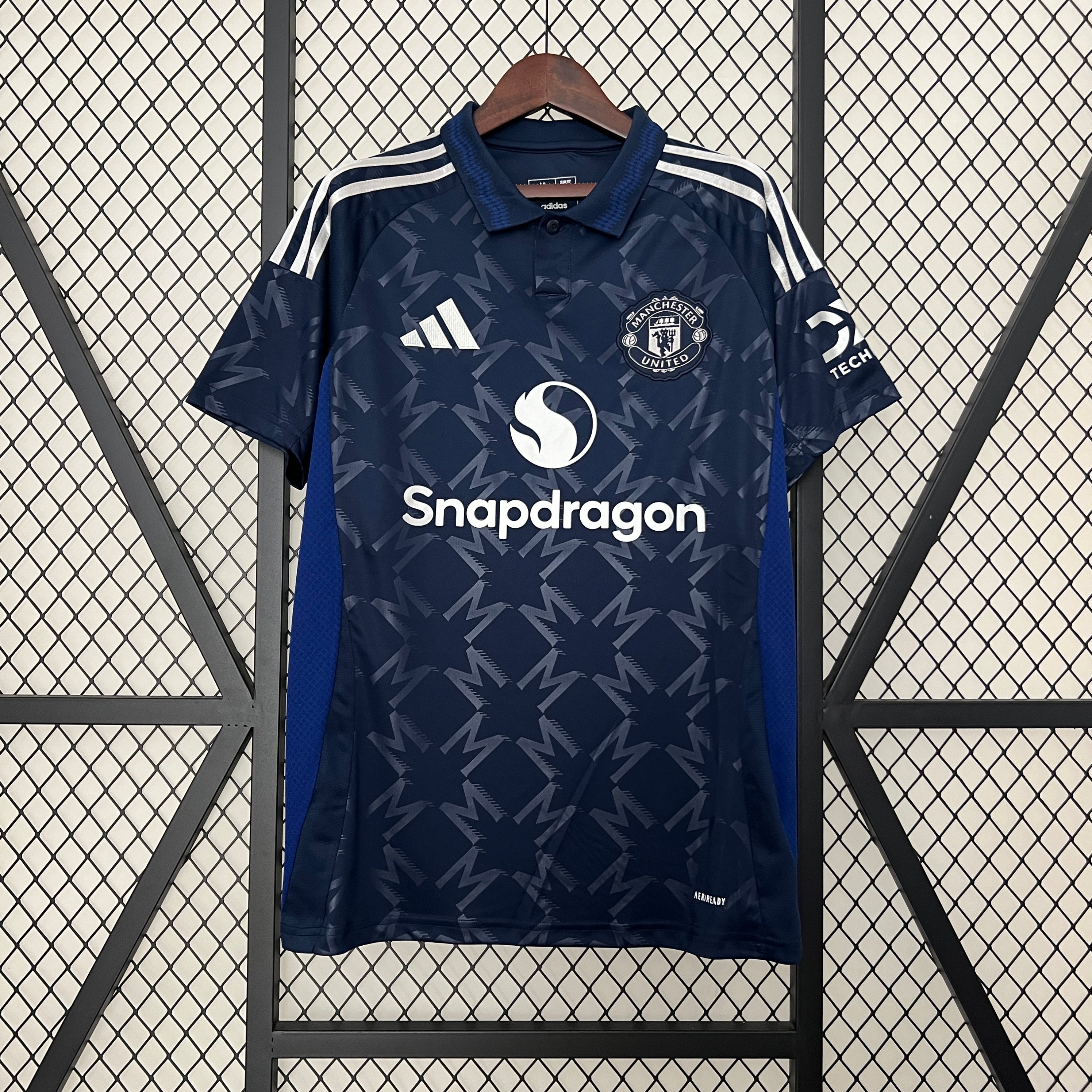 MANCHESTER UNITED ll 24/25 (VERSION HINCHA)