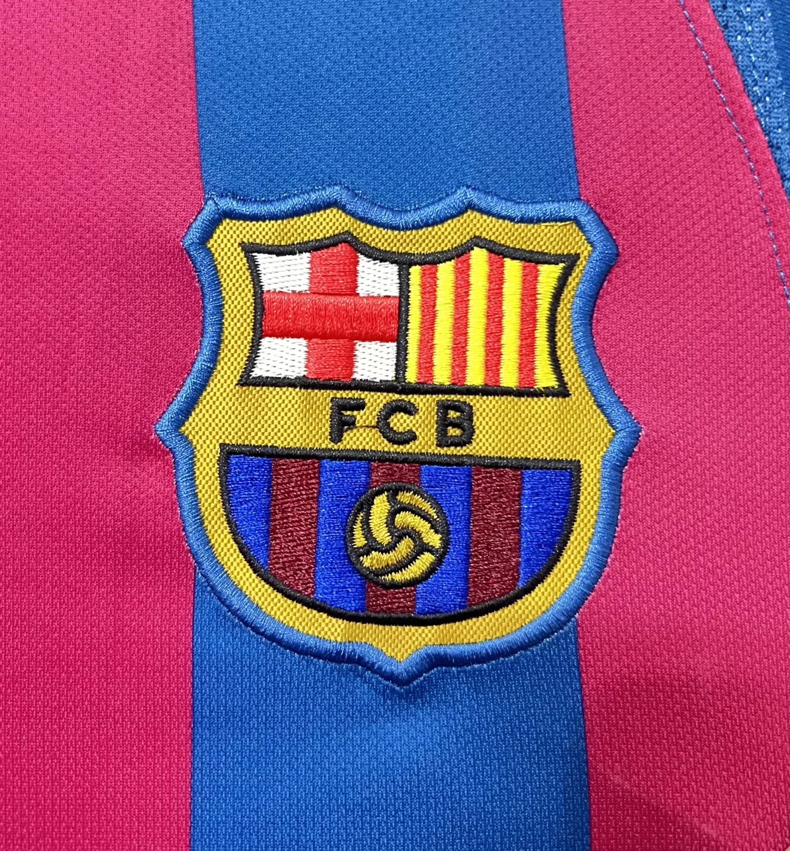 CAMISETA BARCELONA RETRO MANGA LARGA ll 2005/06 (VERSION HINCHA)