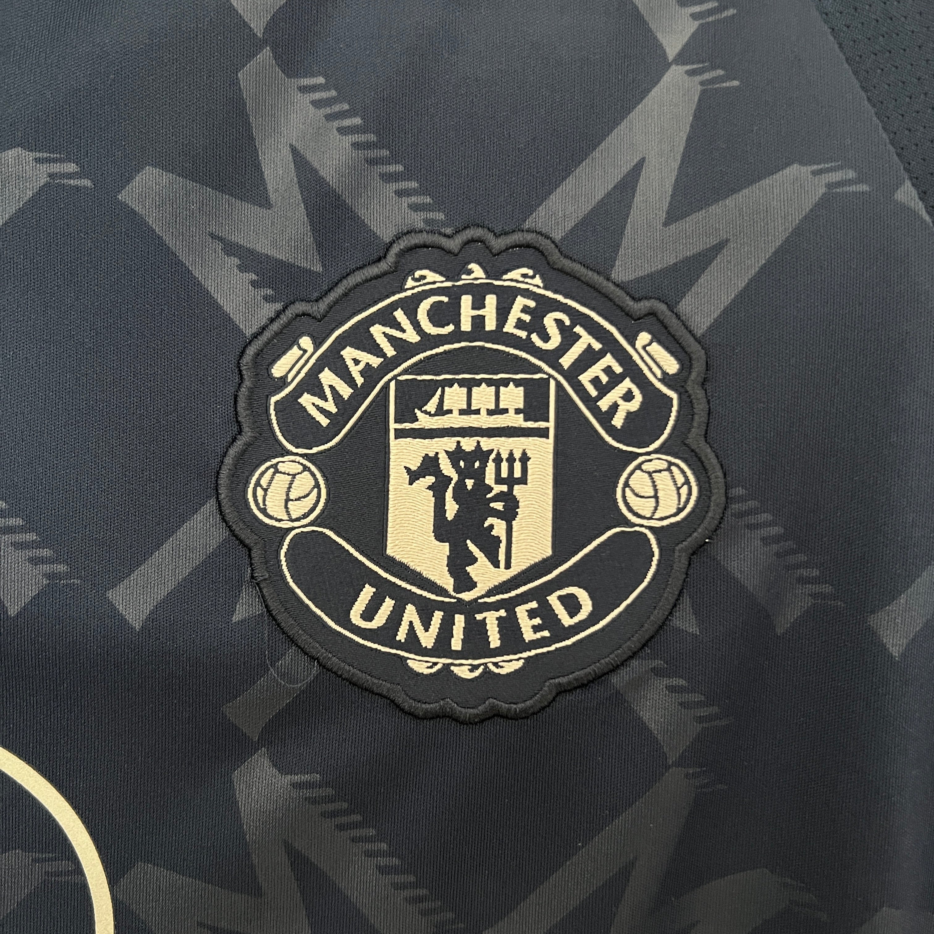 MANCHESTER UNITED ll 24/25 (VERSION HINCHA)