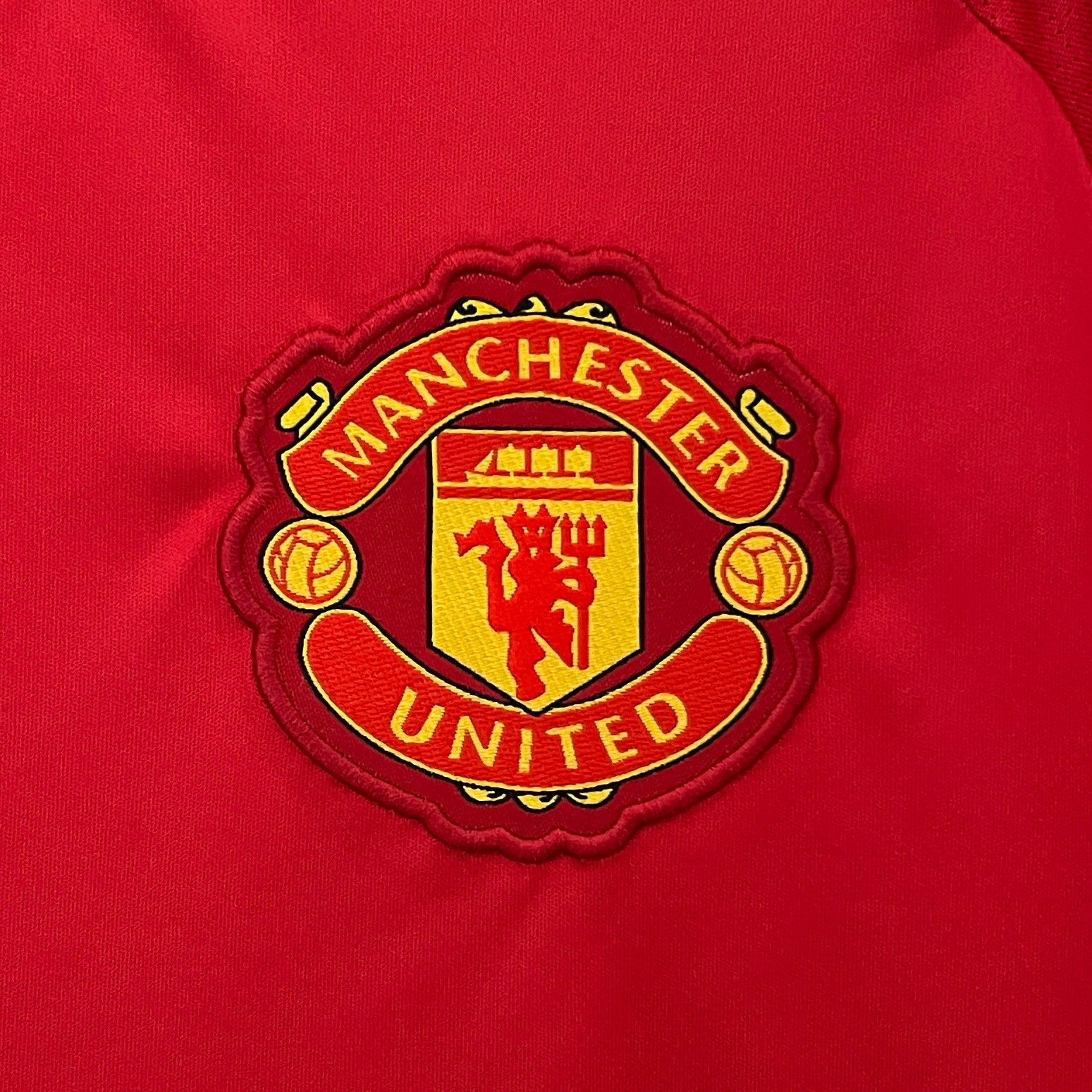 MANCHESTER UNITED ll 24/25 (VERSION HINCHA)