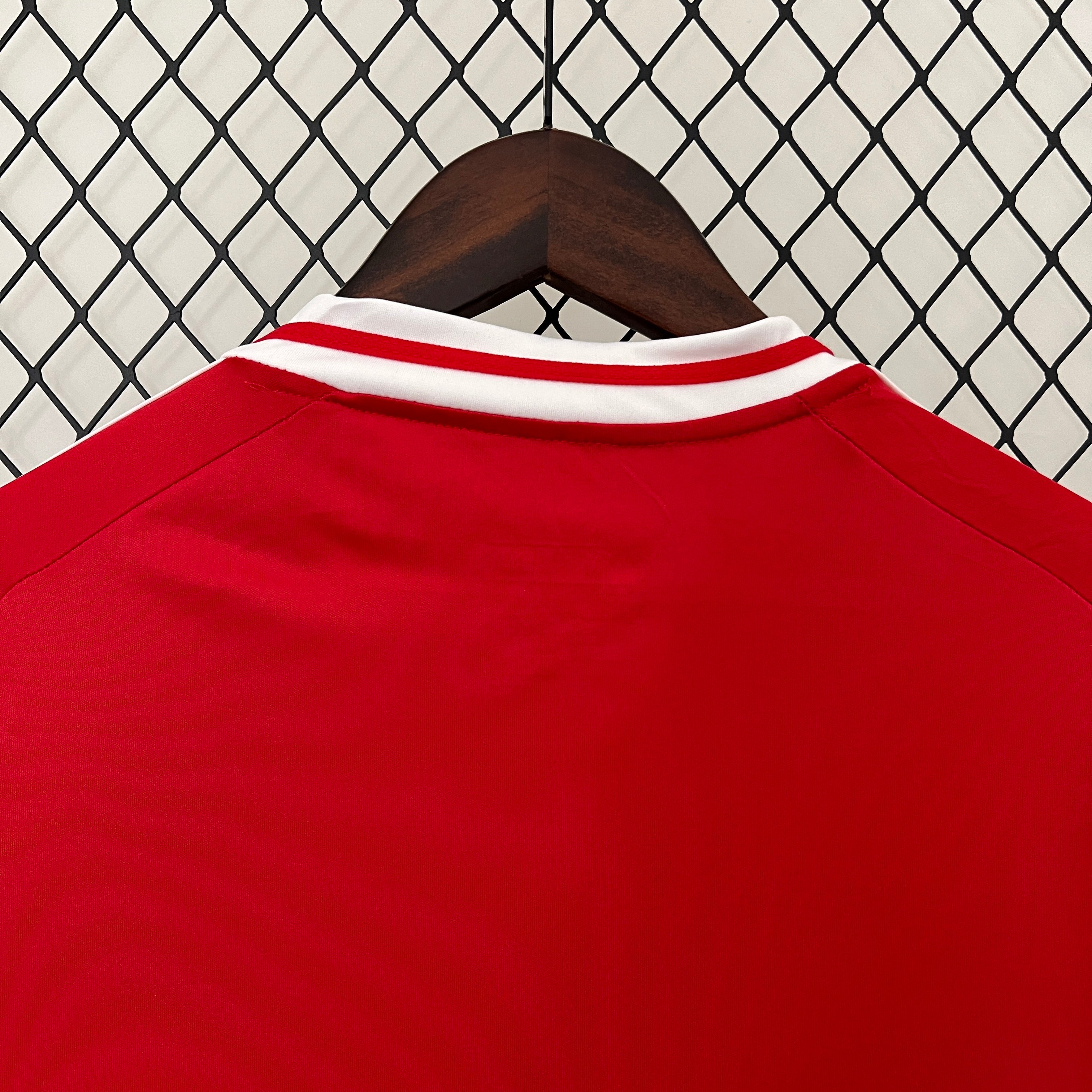 MANCHESTER UNITED ll 24/25 (VERSION HINCHA)