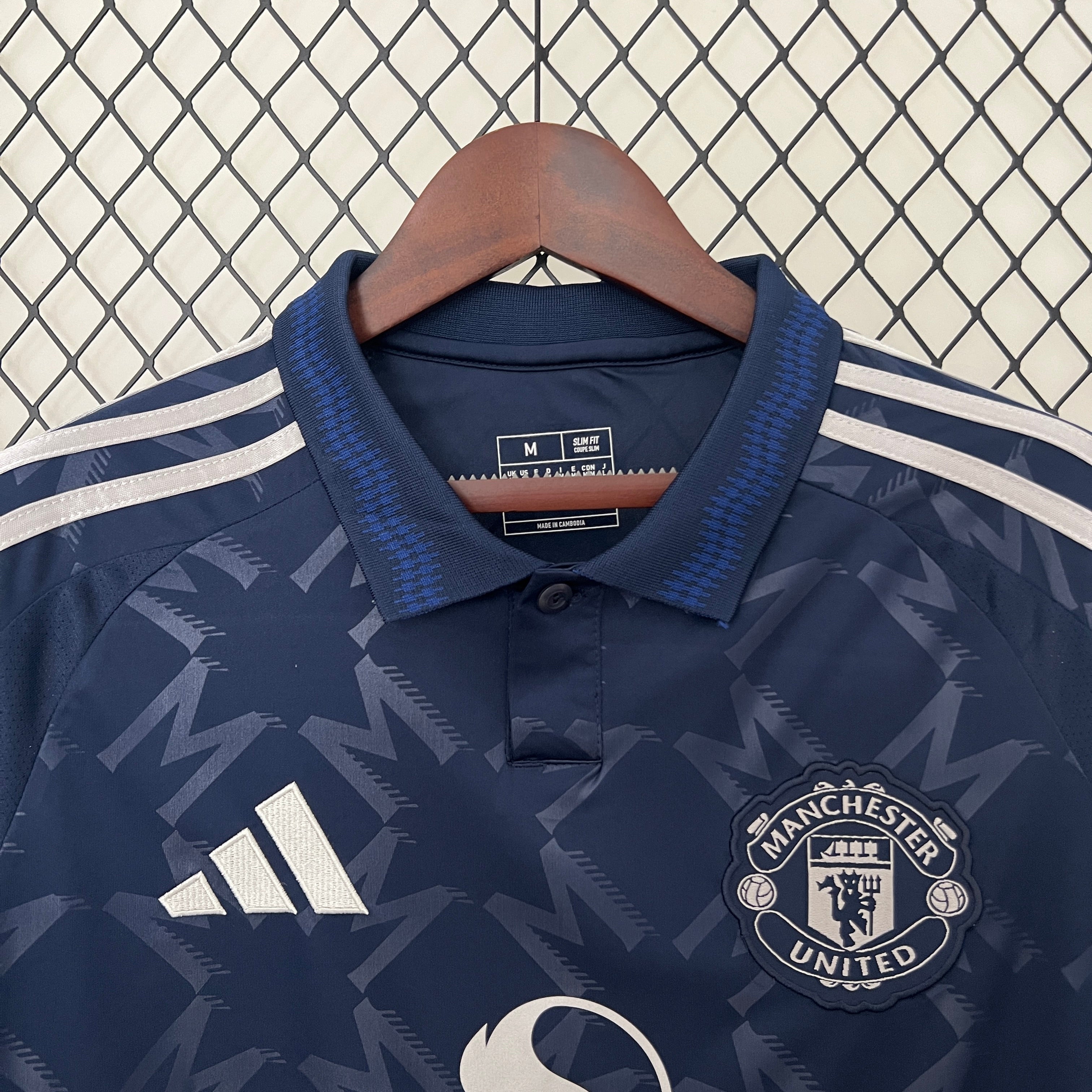 MANCHESTER UNITED ll 24/25 (VERSION HINCHA)