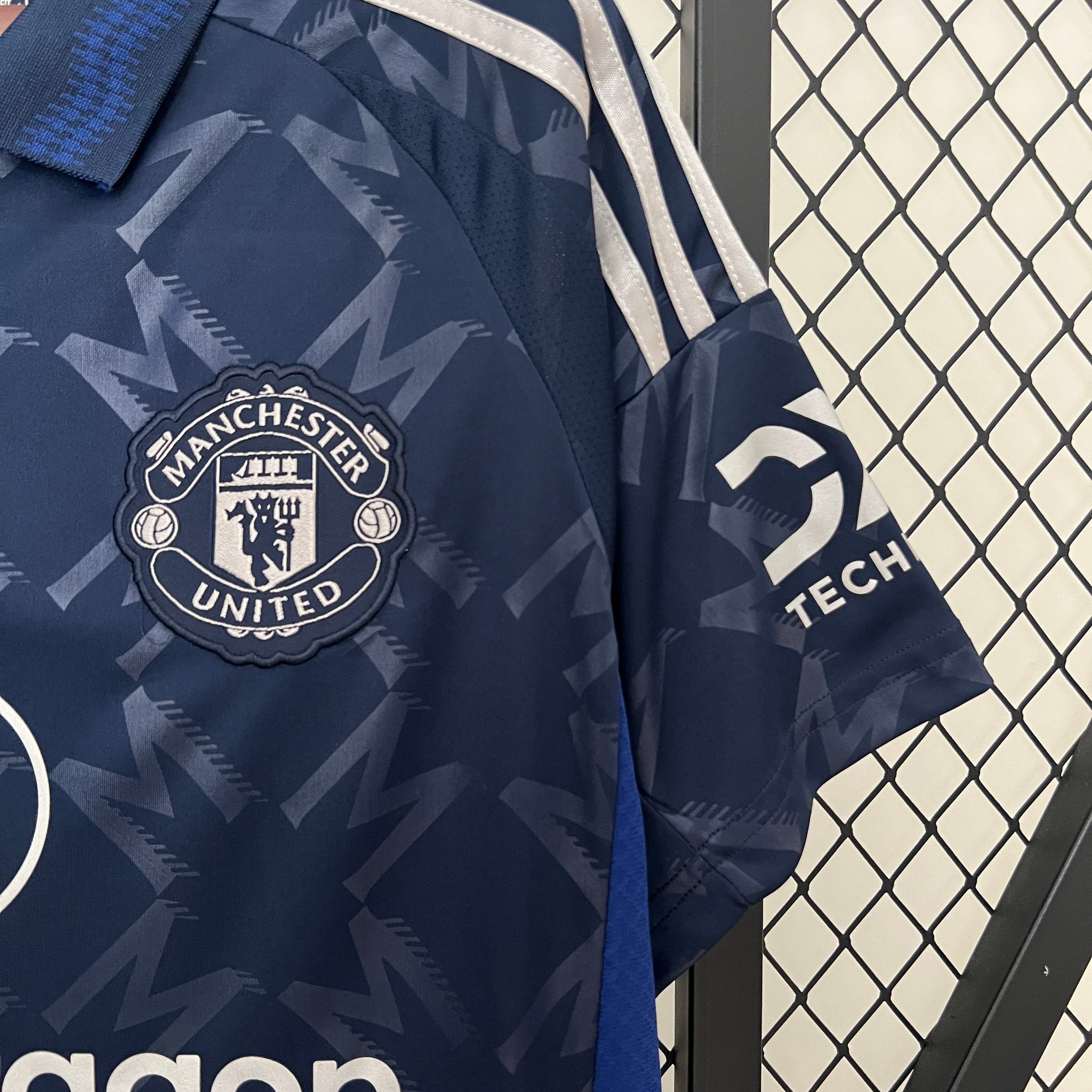 MANCHESTER UNITED ll 24/25 (VERSION HINCHA)