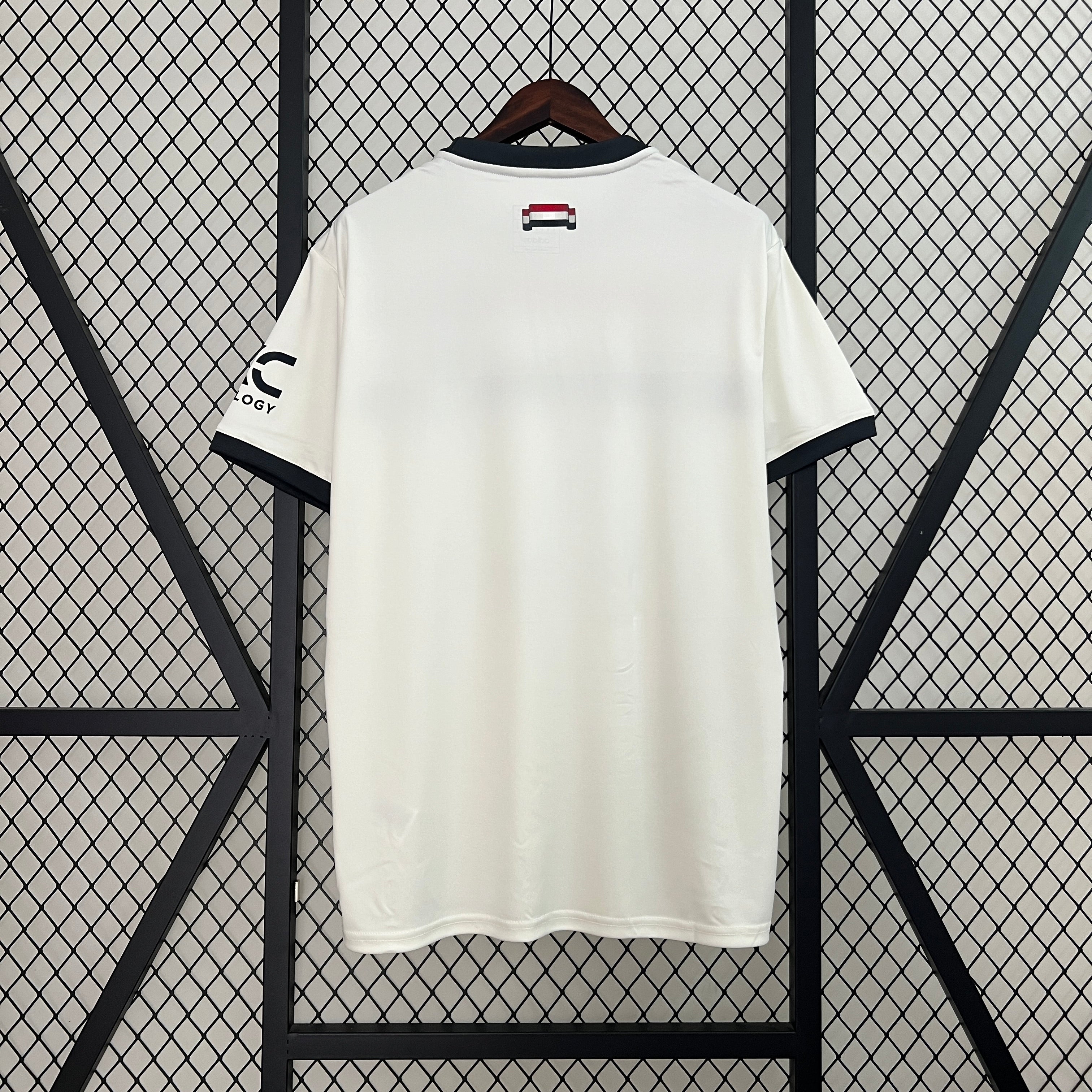 MANCHESTER UNITED ll 24/25 (VERSION HINCHA)