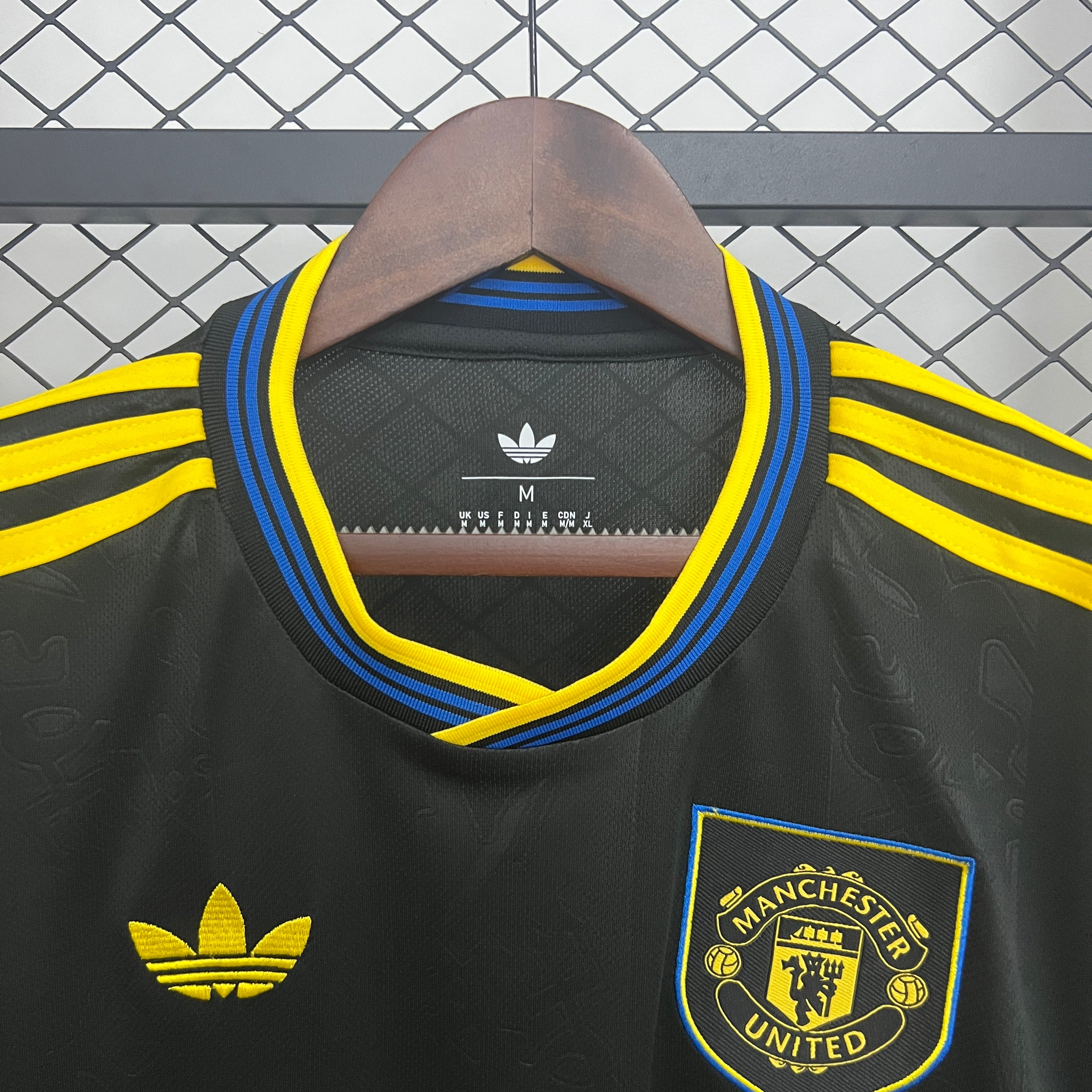 MANCHESTER UNITED ll 25/26 (VERSION HINCHA)