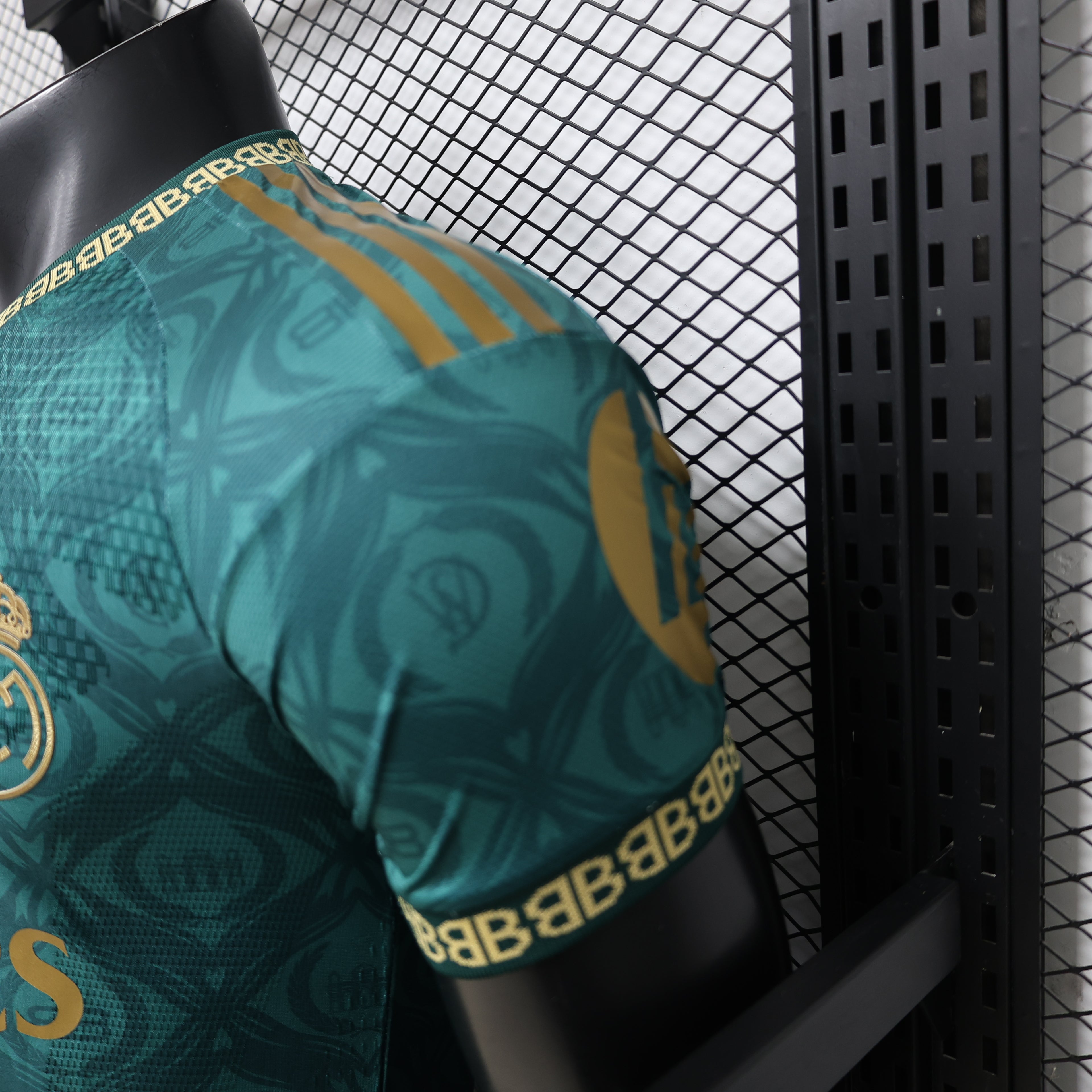 CAMISETA REAL MADRID EDICION ESPECIAL ll  (VERSION JUGADOR)