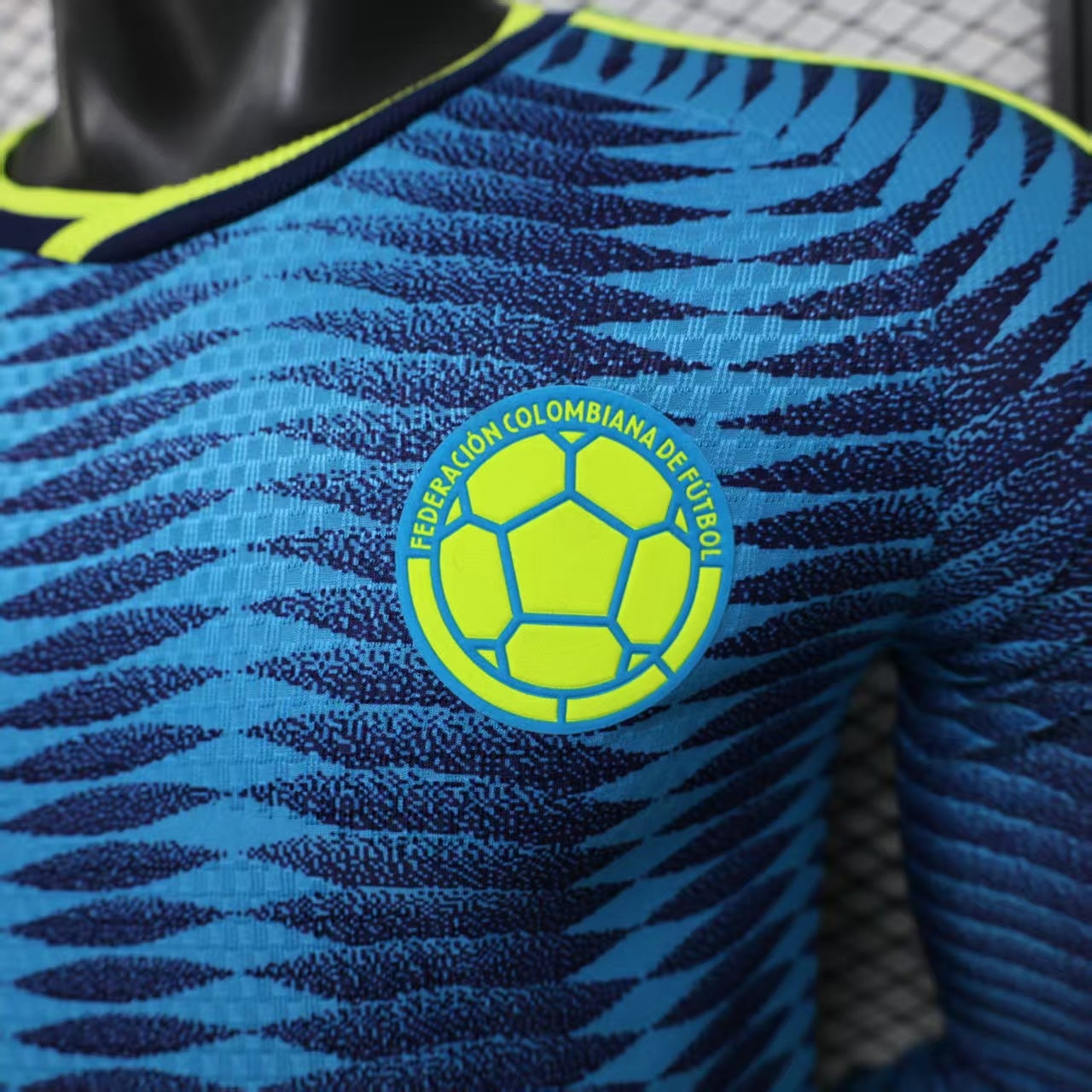 CAMISETA COLOMBIA MANGA LARGA ll MUNDIAL (VERSION JUGADOR)