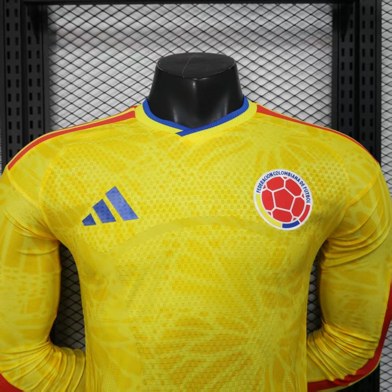 CAMISETA COLOMBIA MANGA LARGA ll MUNDIAL (VERSION JUGADOR)